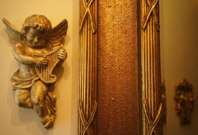 بنسيون Elm Tree Lodge