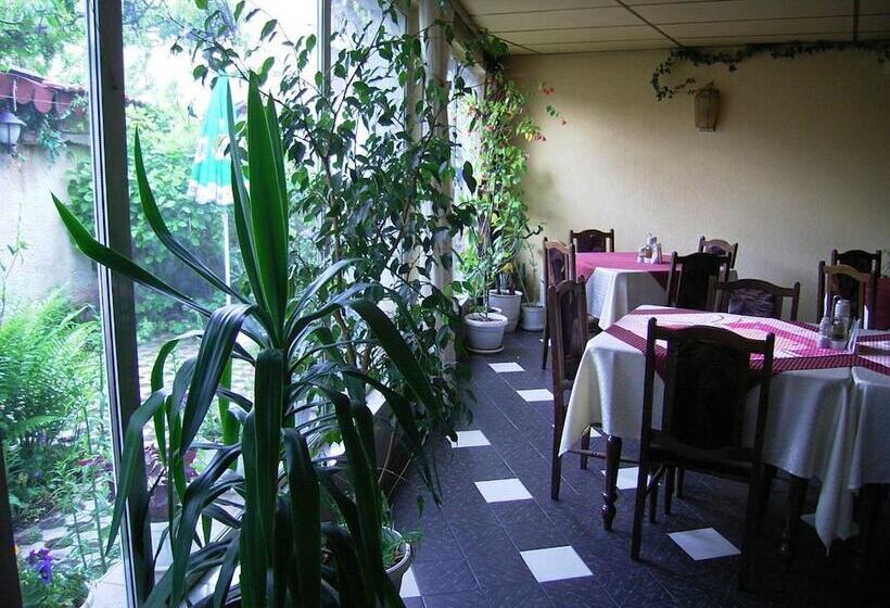 Пансион Guest House Zodiac