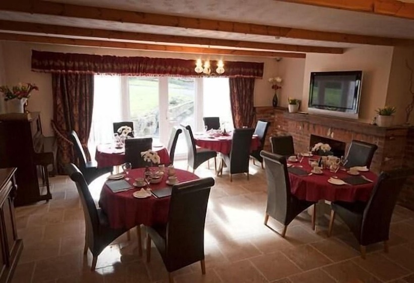 פנסיון Lovesgrove Country Guest House