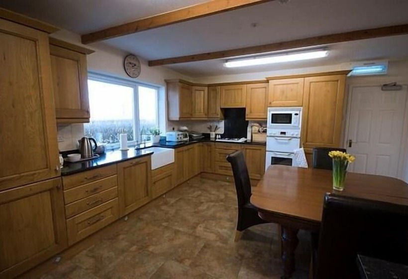 פנסיון Lovesgrove Country Guest House