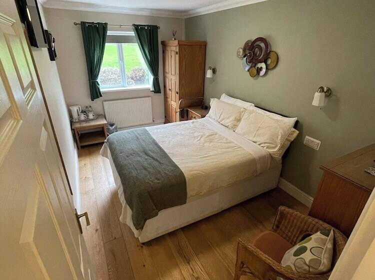 פנסיון Lovesgrove Country Guest House