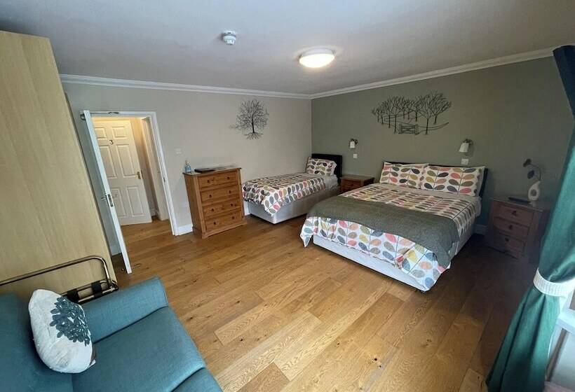 פנסיון Lovesgrove Country Guest House