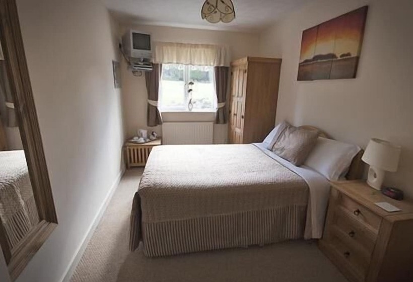 פנסיון Lovesgrove Country Guest House