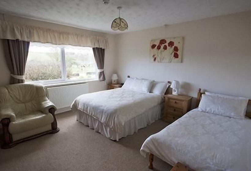 פנסיון Lovesgrove Country Guest House