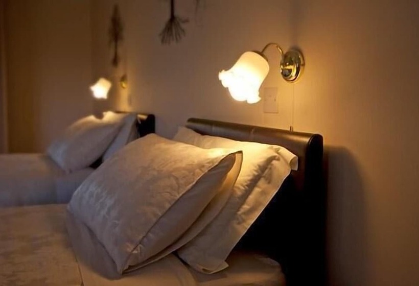 פנסיון Lovesgrove Country Guest House