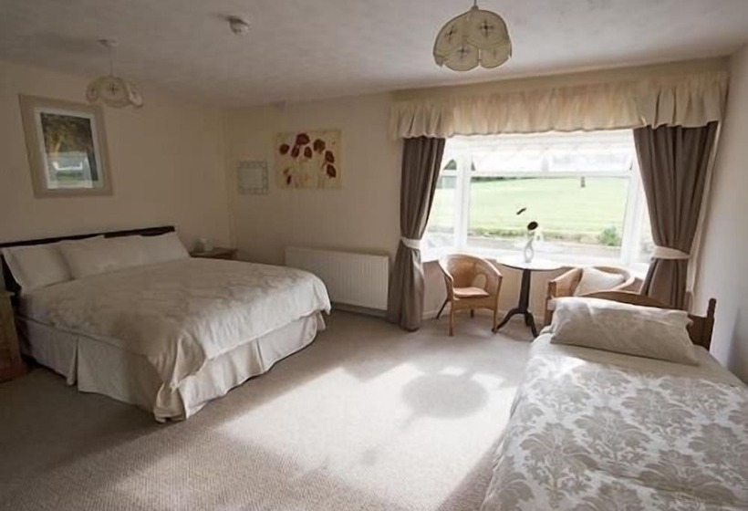 פנסיון Lovesgrove Country Guest House