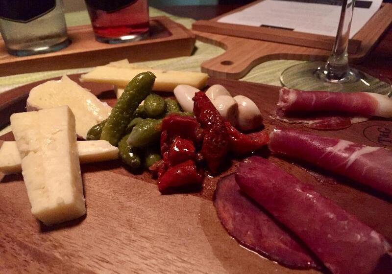 פנסיון Thatched Cottage