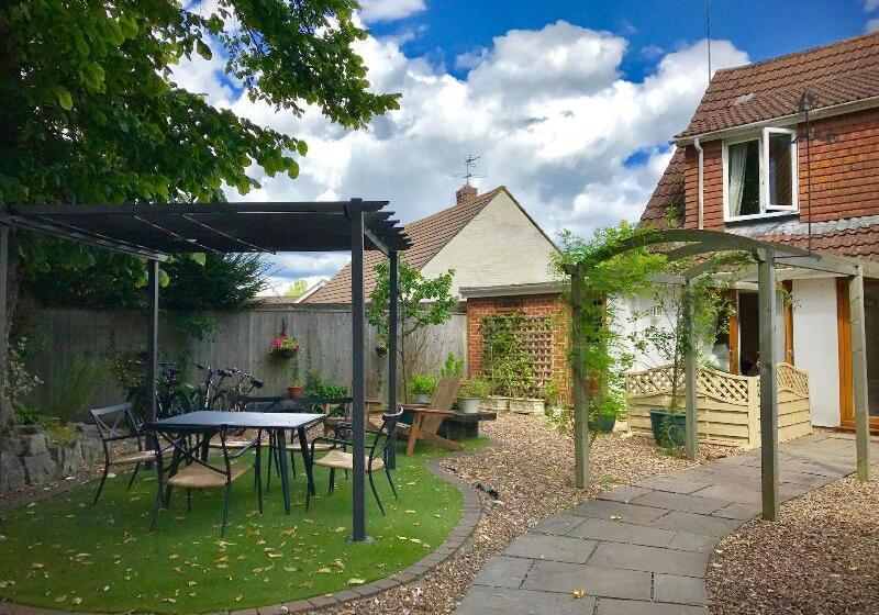 פנסיון Thatched Cottage