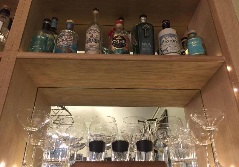 פנסיון Thatched Cottage