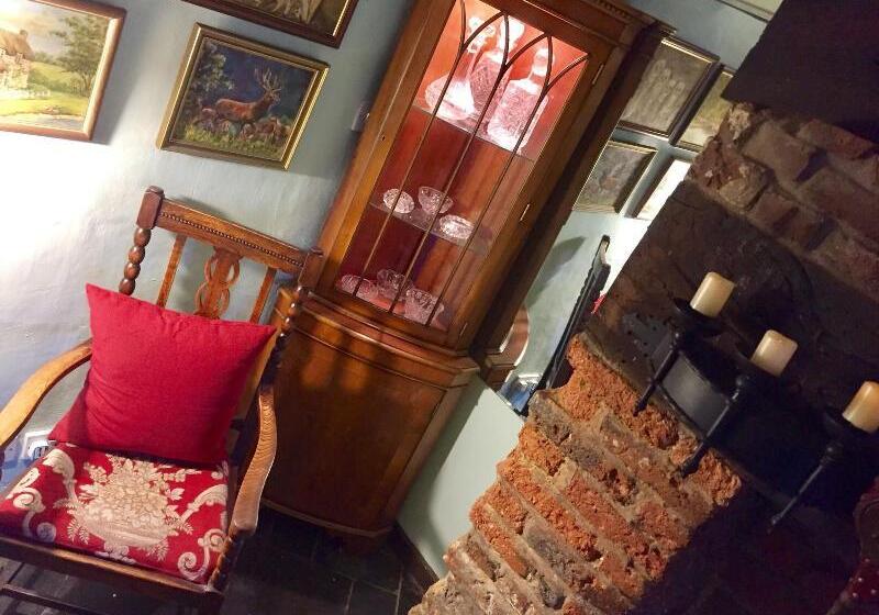 פנסיון Thatched Cottage