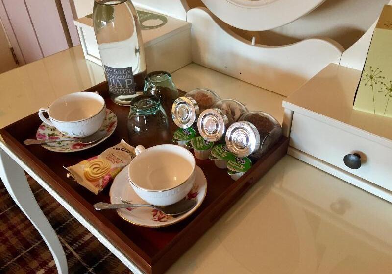 פנסיון Thatched Cottage