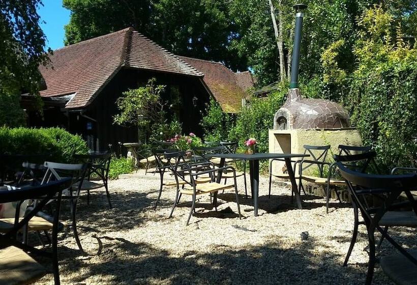 פנסיון Thatched Cottage