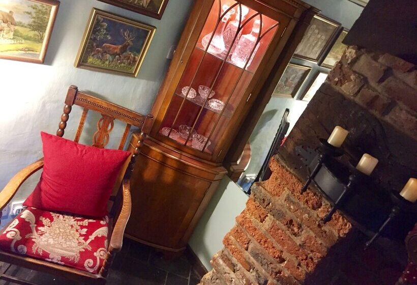 פנסיון Thatched Cottage