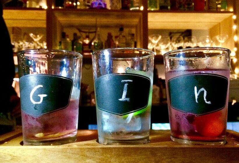 פנסיון Thatched Cottage