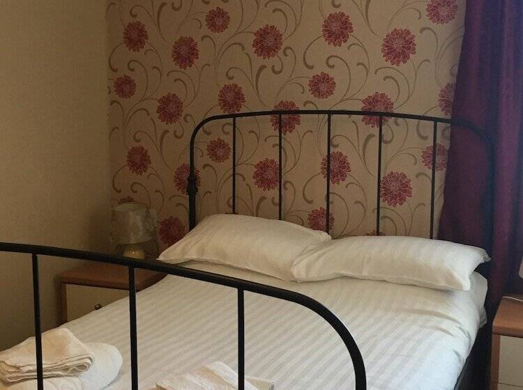 Пансион The Fernside