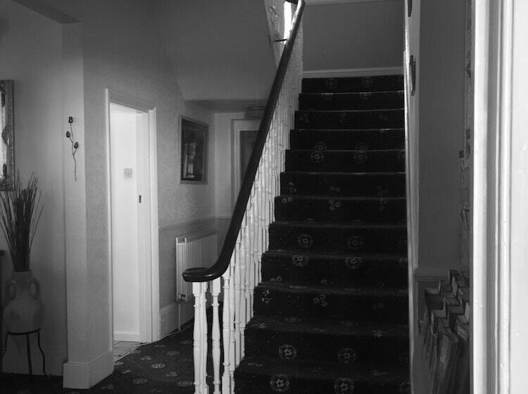 Пансион The Fernside