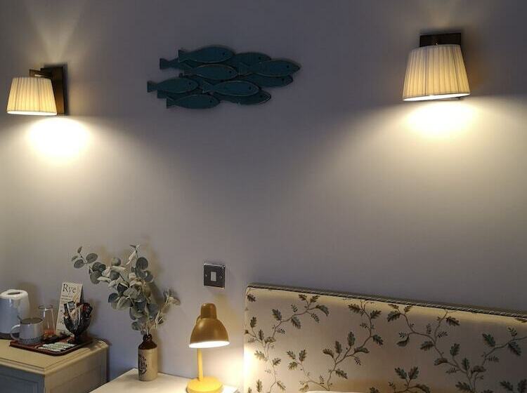 Пансион Old Borough Arms