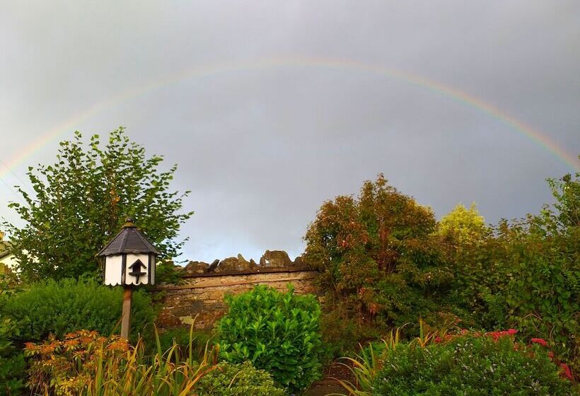 פנסיון The White House Guest House