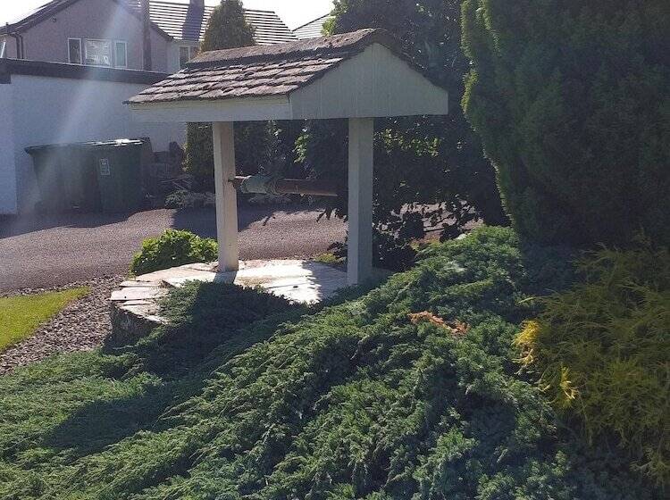 פנסיון The White House Guest House