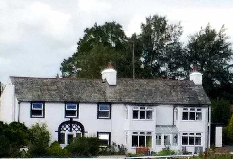 פנסיון The White House Guest House