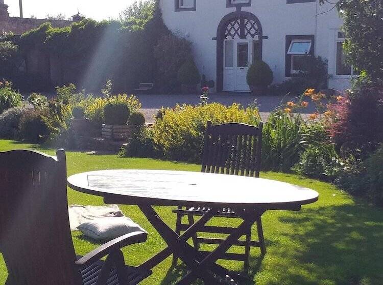 פנסיון The White House Guest House