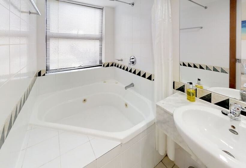 Silkari The Pavilions