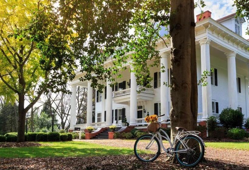 The Twelve Oaks Bed & Breakfast