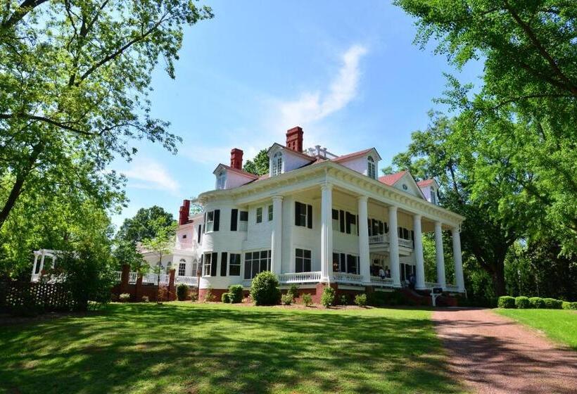 The Twelve Oaks Bed & Breakfast