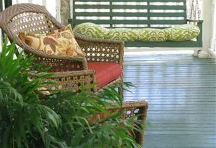 White Oak Manor Bed And Breakfast