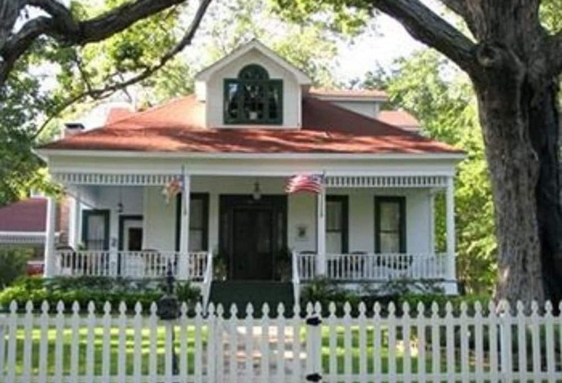 White Oak Manor Bed And Breakfast