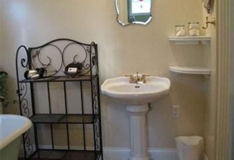 White Oak Manor Bed And Breakfast