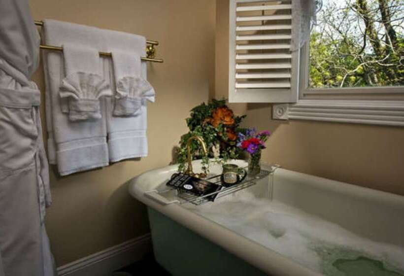 White Oak Manor Bed And Breakfast