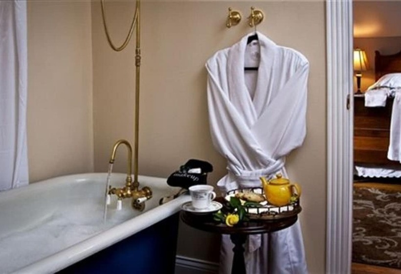 White Oak Manor Bed And Breakfast