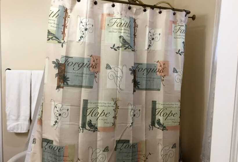 White Oak Manor Bed And Breakfast