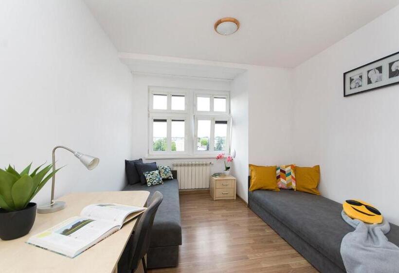 هاستل Akademikus Toruń