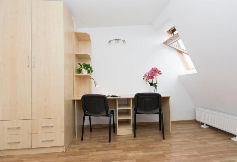 هاستل Akademikus Toruń