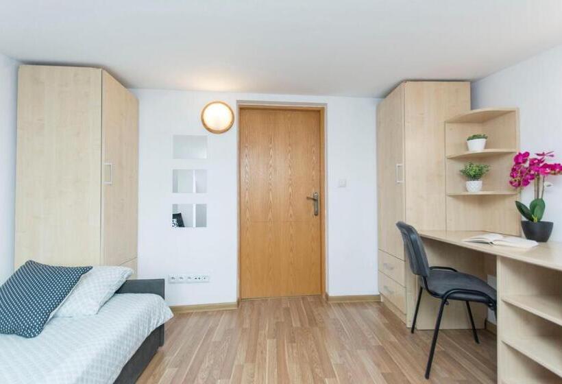 هاستل Akademikus Toruń