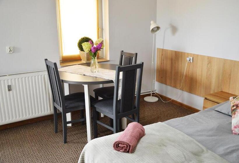 ユースホステル Apartament Adabet