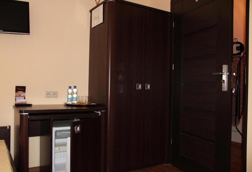 הוסטל Baza Noclegowa Mistral