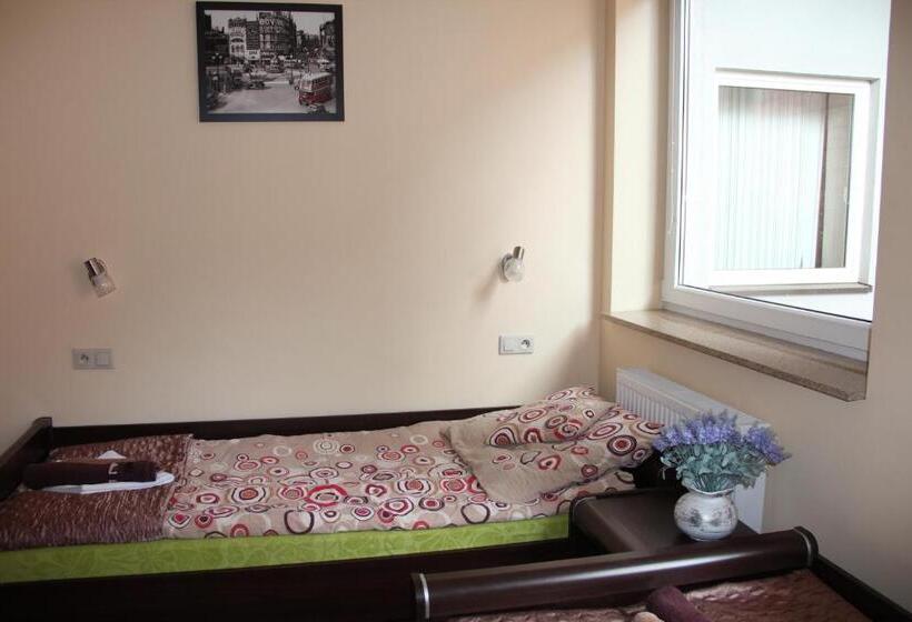 הוסטל Baza Noclegowa Mistral