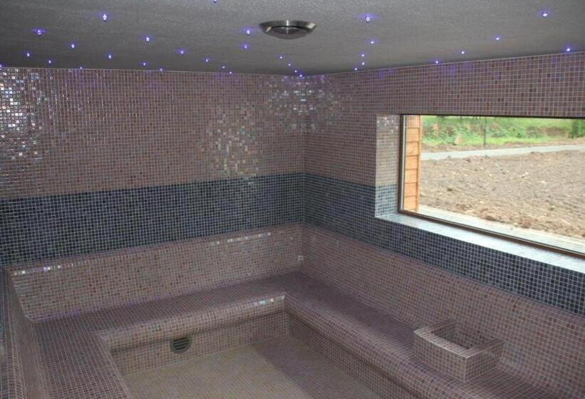 ユースホステル Dworek Hołny