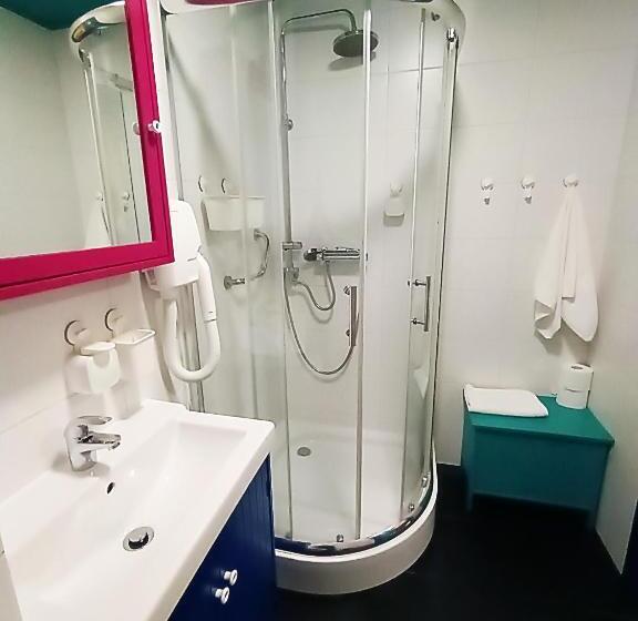 هاستل Good Times House