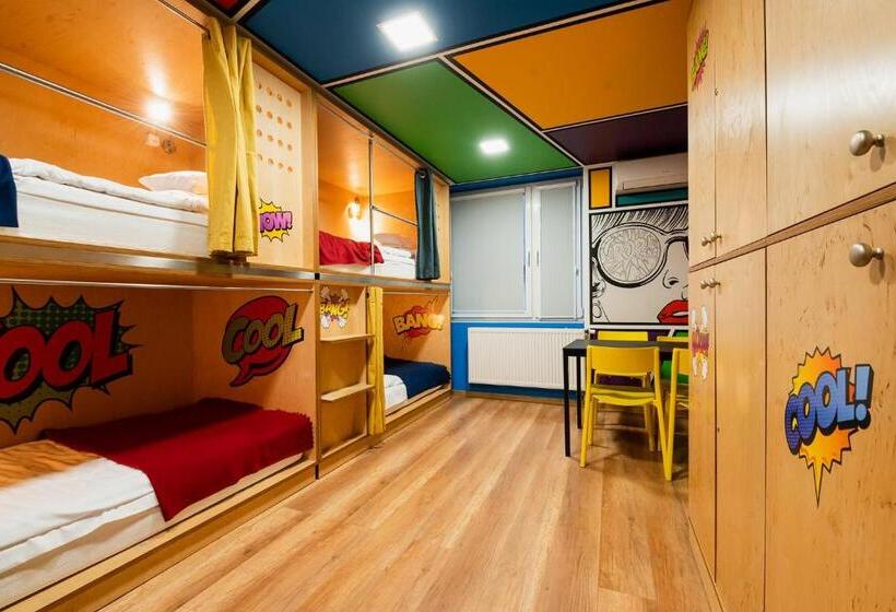 هاستل Good Times House