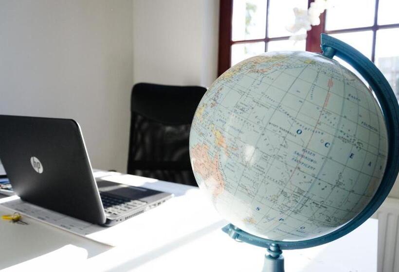 הוסטל Open Tours