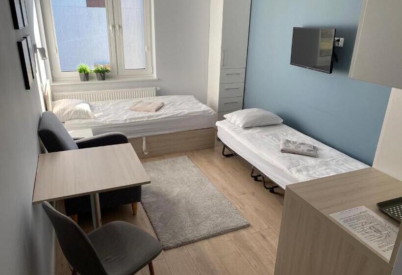 호스텔 Pokoje Noclegi Brzozowski