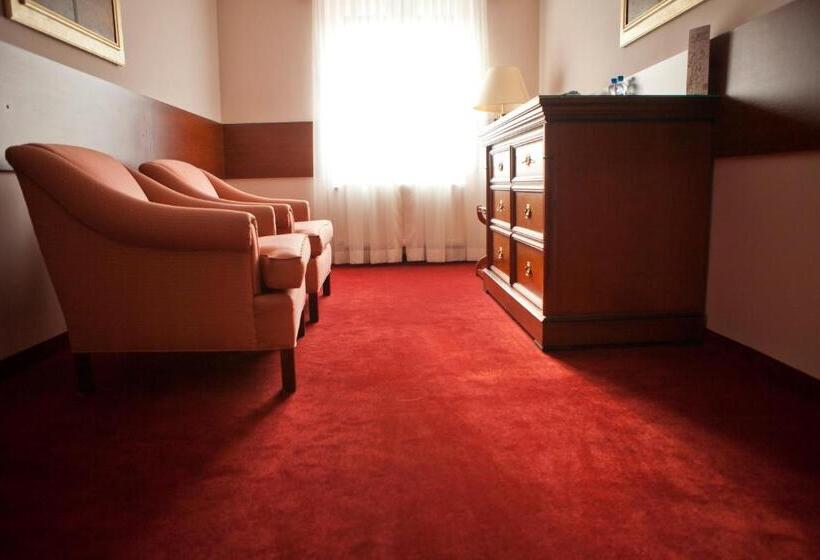 فندق صغير Restauracja Hotel Vip