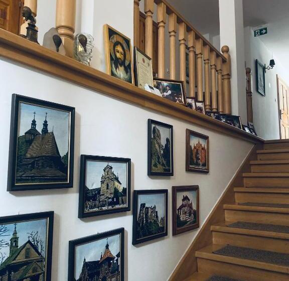 فندق صغير Restauracja Pensjonat Buda