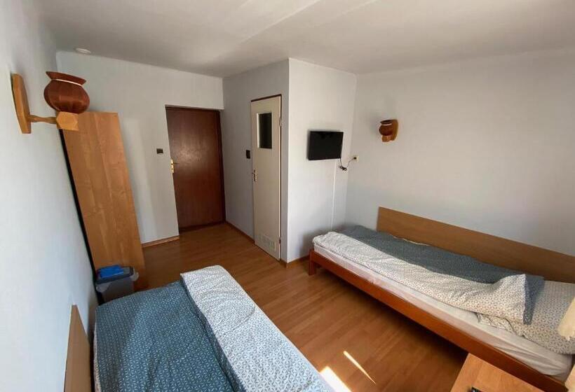 فندق صغير U Jędrusia