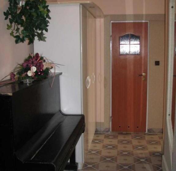 旅馆 Usługi Hotelarskie Las Vegas