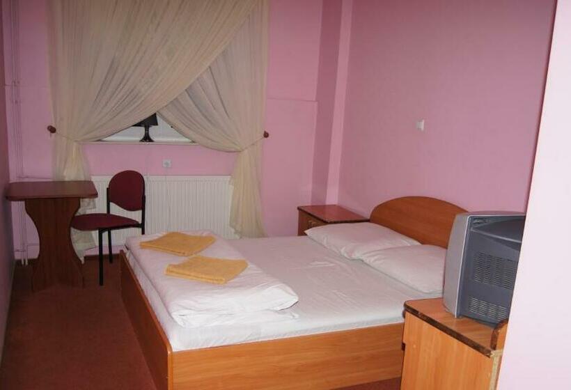 فندق صغير Zajazd Fadom